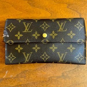 Louis Vuitton Sarah Wallet.
